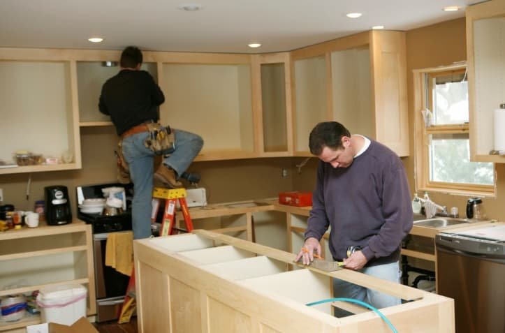 صيانة المطابخ وأثاث المطبخ الخشبي وفك وتركيب المطابخ 
                                            style=