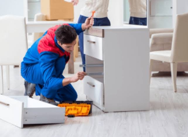 فك و نقل و تركيب غرف النوم المحلي والمستورد 
                                            style=